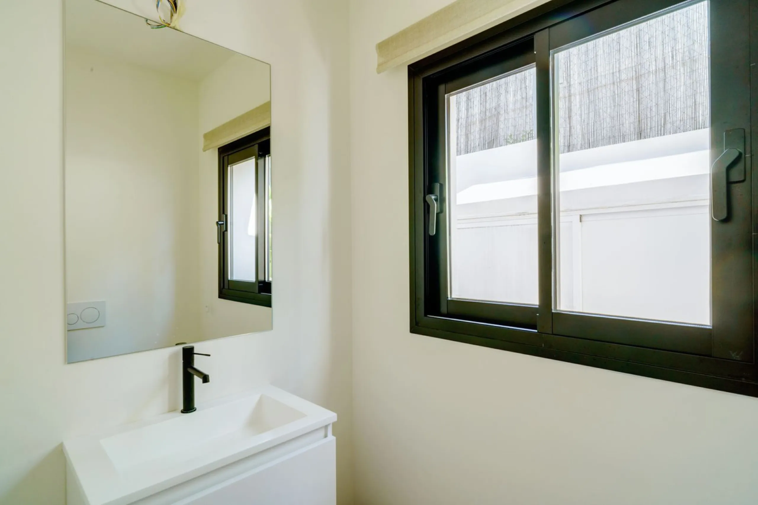 House - Detached Villa в продаже в Marbella, Málaga. В доме 6 спален и 5 ванных комнат. Площадь дома 510 м². Площадь участка 1436 м²