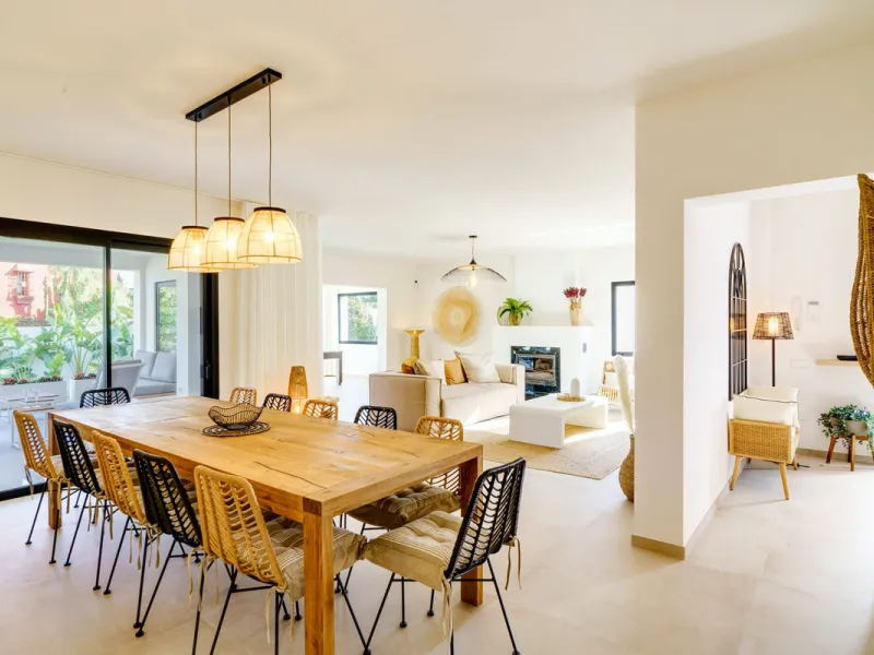 House - Detached Villa в продаже в Marbella, Málaga. В доме 6 спален и 5 ванных комнат. Площадь дома 510 м². Площадь участка 1436 м²