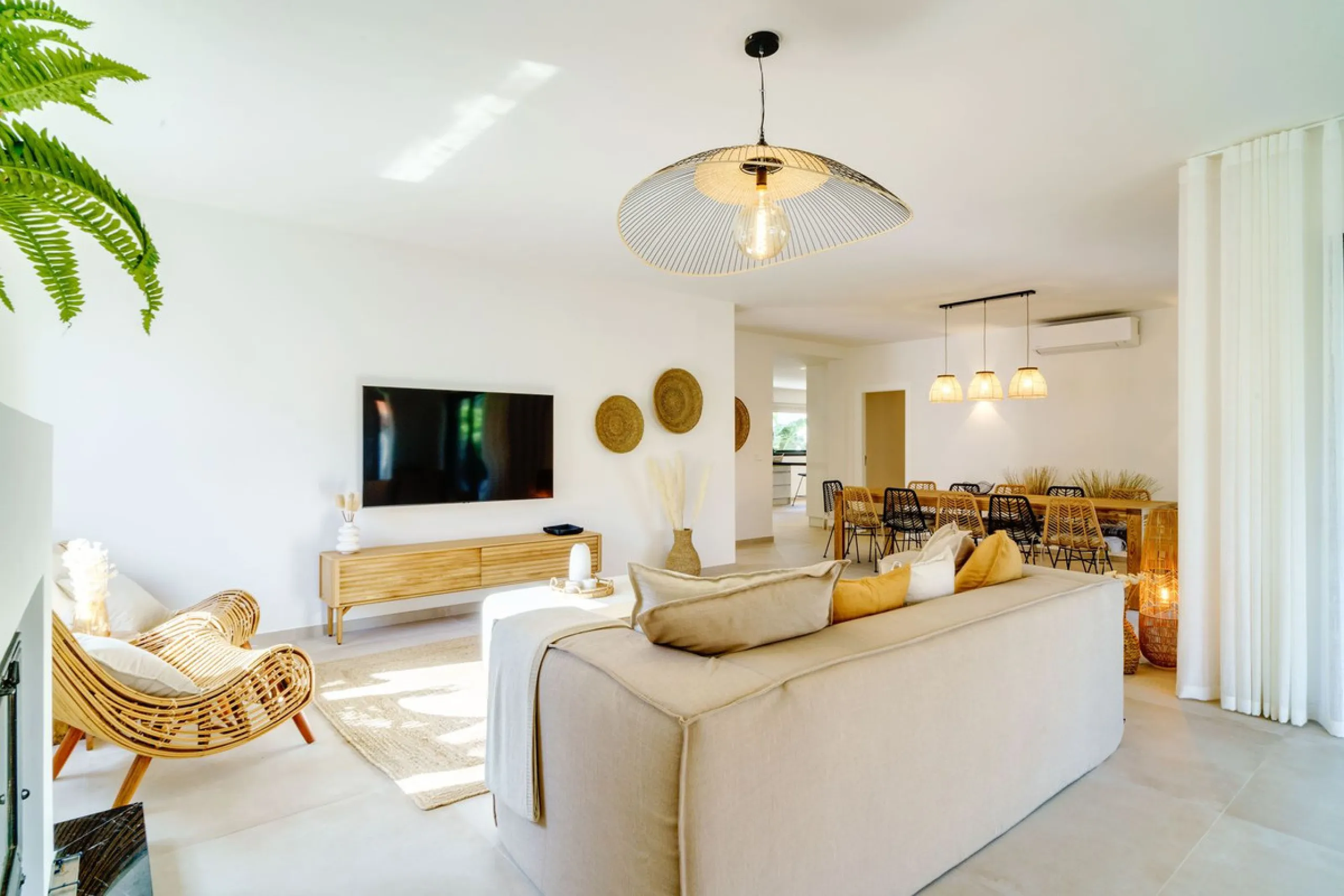 House - Detached Villa в продаже в Marbella, Málaga. В доме 6 спален и 5 ванных комнат. Площадь дома 510 м². Площадь участка 1436 м²