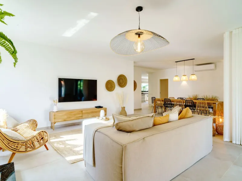 House - Detached Villa в продаже в Marbella, Málaga. В доме 6 спален и 5 ванных комнат. Площадь дома 510 м². Площадь участка 1436 м²