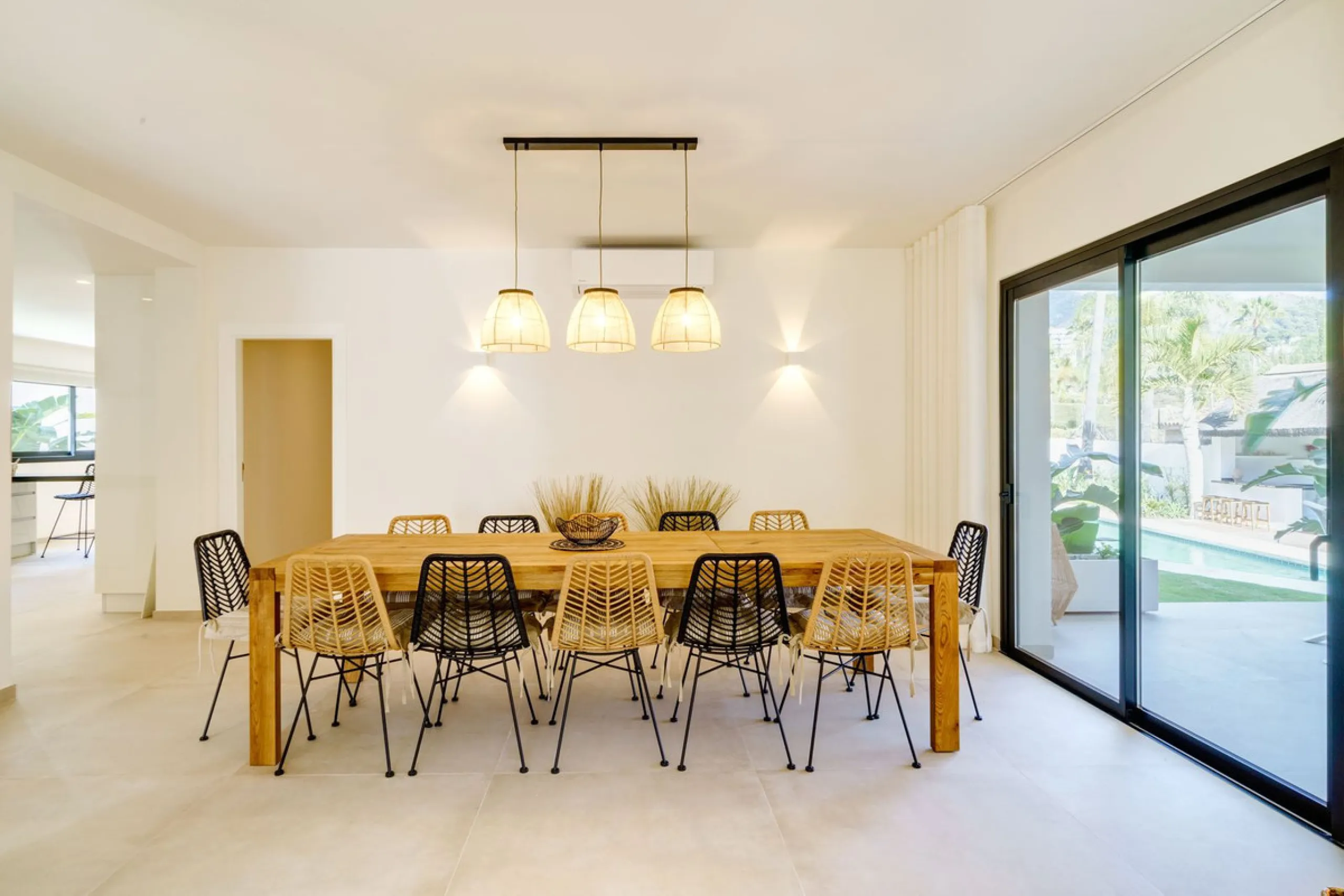 House - Detached Villa в продаже в Marbella, Málaga. В доме 6 спален и 5 ванных комнат. Площадь дома 510 м². Площадь участка 1436 м²