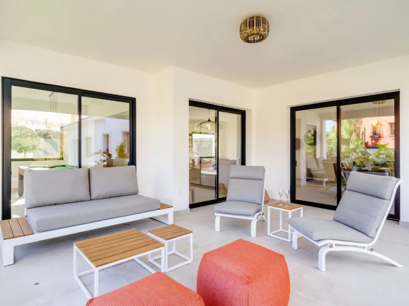 House - Detached Villa в продаже в Marbella, Málaga. В доме 6 спален и 5 ванных комнат. Площадь дома 510 м². Площадь участка 1436 м²