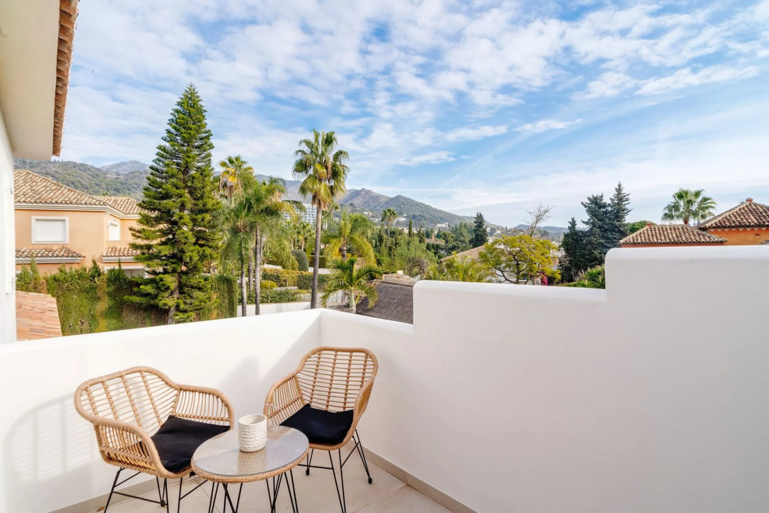 House - Detached Villa в продаже в Marbella, Málaga. В доме 6 спален и 5 ванных комнат. Площадь дома 510 м². Площадь участка 1436 м²