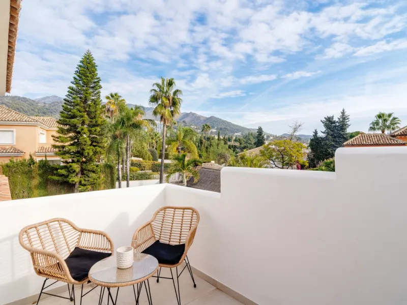 House - Detached Villa в продаже в Marbella, Málaga. В доме 6 спален и 5 ванных комнат. Площадь дома 510 м². Площадь участка 1436 м²
