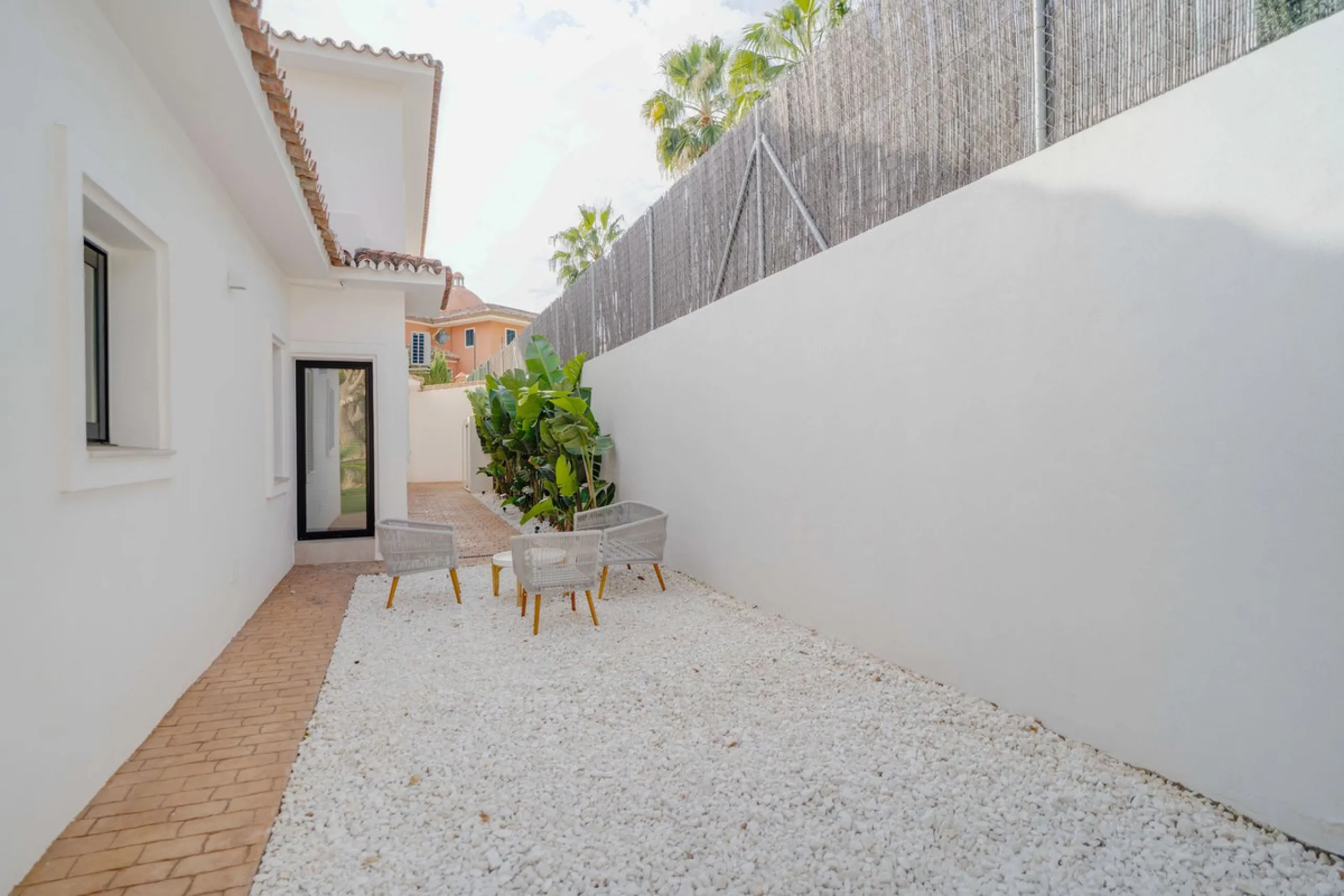 House - Detached Villa в продаже в Marbella, Málaga. В доме 6 спален и 5 ванных комнат. Площадь дома 510 м². Площадь участка 1436 м²