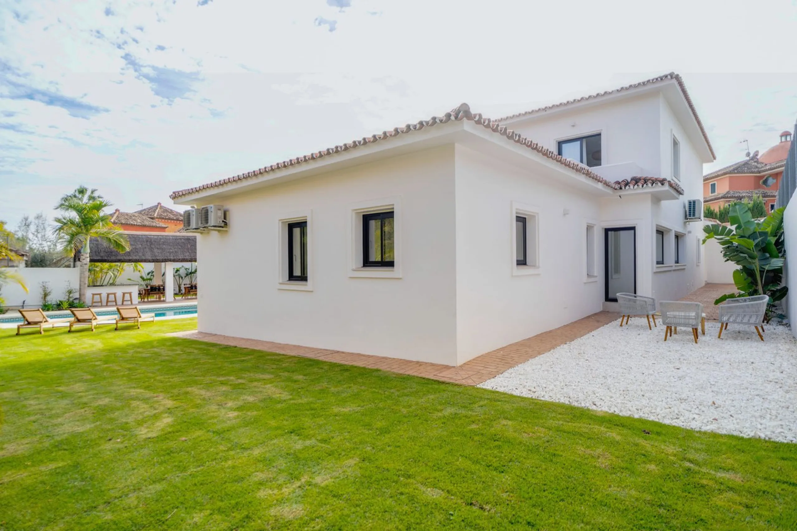 House - Detached Villa в продаже в Marbella, Málaga. В доме 6 спален и 5 ванных комнат. Площадь дома 510 м². Площадь участка 1436 м²
