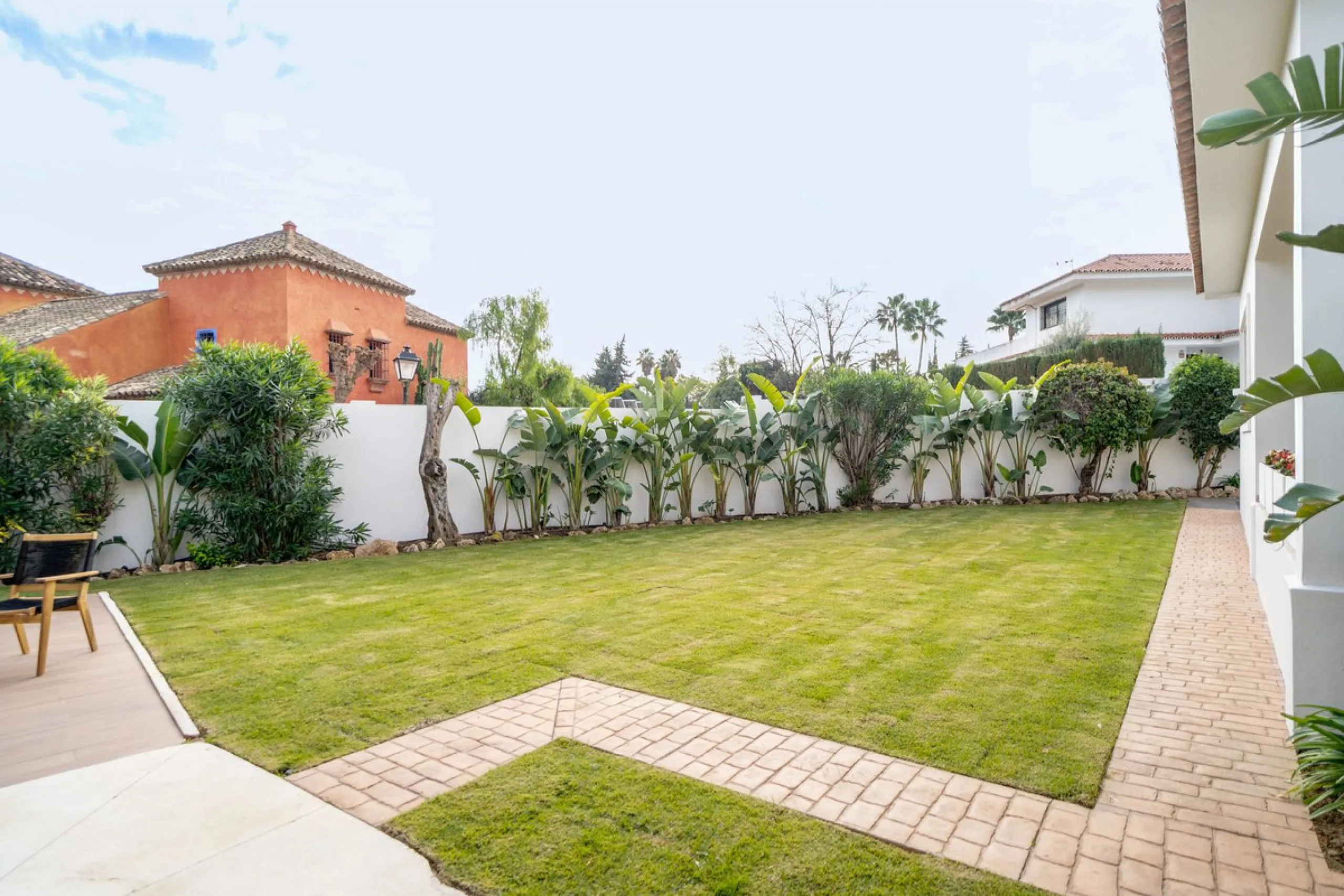 House - Detached Villa в продаже в Marbella, Málaga. В доме 6 спален и 5 ванных комнат. Площадь дома 510 м². Площадь участка 1436 м²