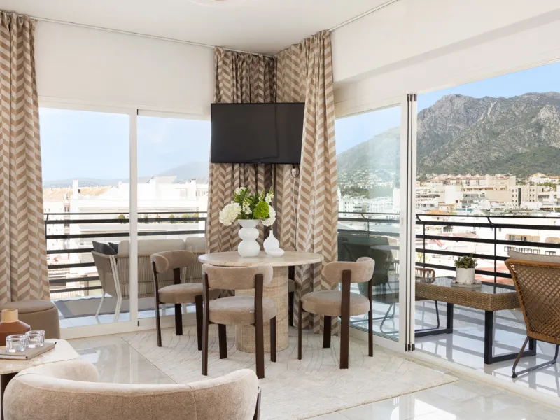 Beachfront Investment in Central Marbella. Turnkey 1 bed apartment with rental license guaranteed for new owners. Ready for immediate move-in or rental. The community can fully manage your rentals, including bookings and key handling.