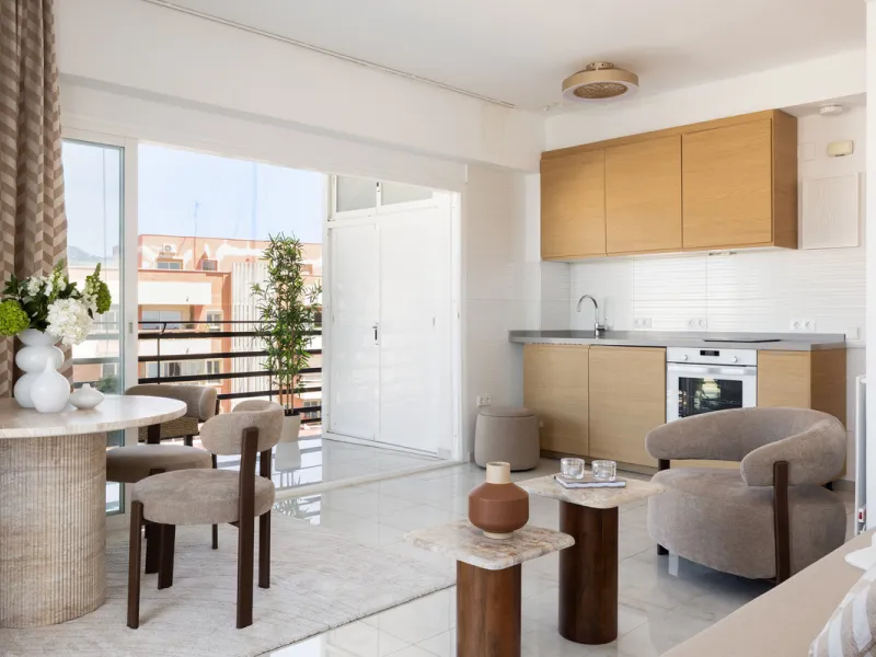 Beachfront Investment in Central Marbella. Turnkey 1 bed apartment with rental license guaranteed for new owners. Ready for immediate move-in or rental. The community can fully manage your rentals, including bookings and key handling.