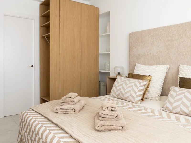 Beachfront Investment in Central Marbella. Turnkey 1 bed apartment with rental license guaranteed for new owners. Ready for immediate move-in or rental. The community can fully manage your rentals, including bookings and key handling.
