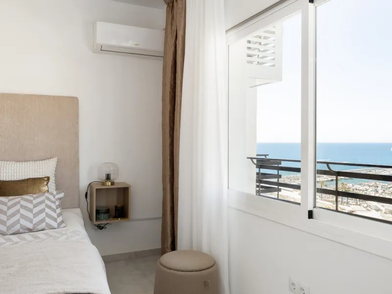 Beachfront Investment in Central Marbella. Turnkey 1 bed apartment with rental license guaranteed for new owners. Ready for immediate move-in or rental. The community can fully manage your rentals, including bookings and key handling.