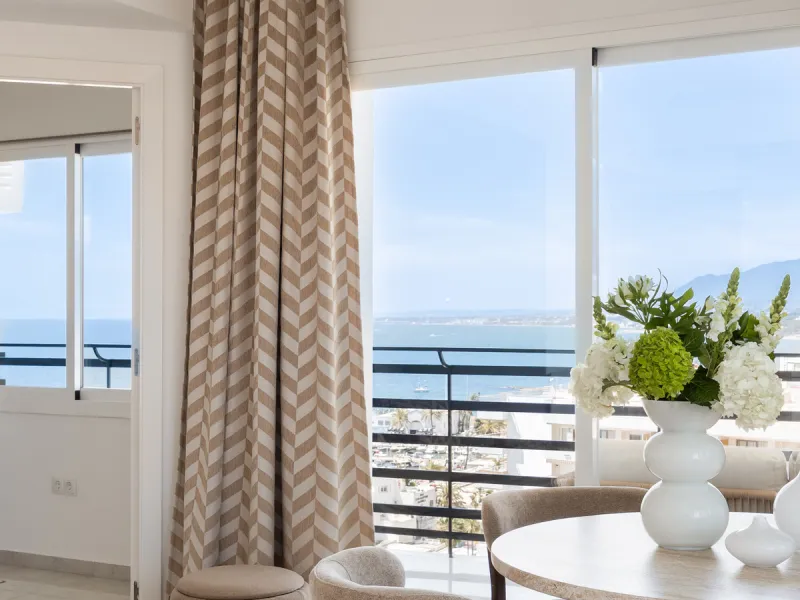 Beachfront Investment in Central Marbella. Turnkey 1 bed apartment with rental license guaranteed for new owners. Ready for immediate move-in or rental. The community can fully manage your rentals, including bookings and key handling.