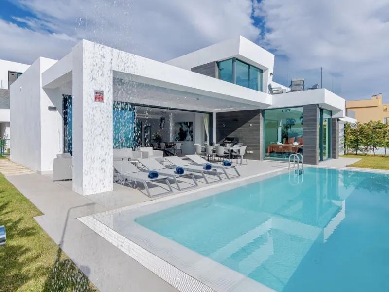 House - Detached Villa в продаже в Mijas, Málaga. В доме 4 спален и 5 ванных комнат. Площадь дома 327 м². Площадь участка 397 м²