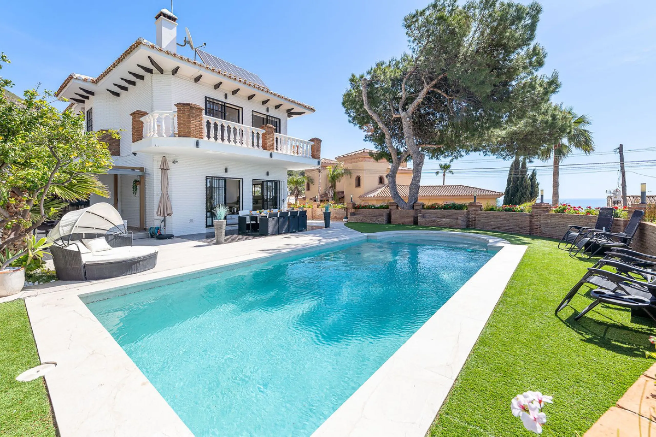 Spectacular Designer Villa in La Capellanía: Luxury, Sea Views, and Tourist License
