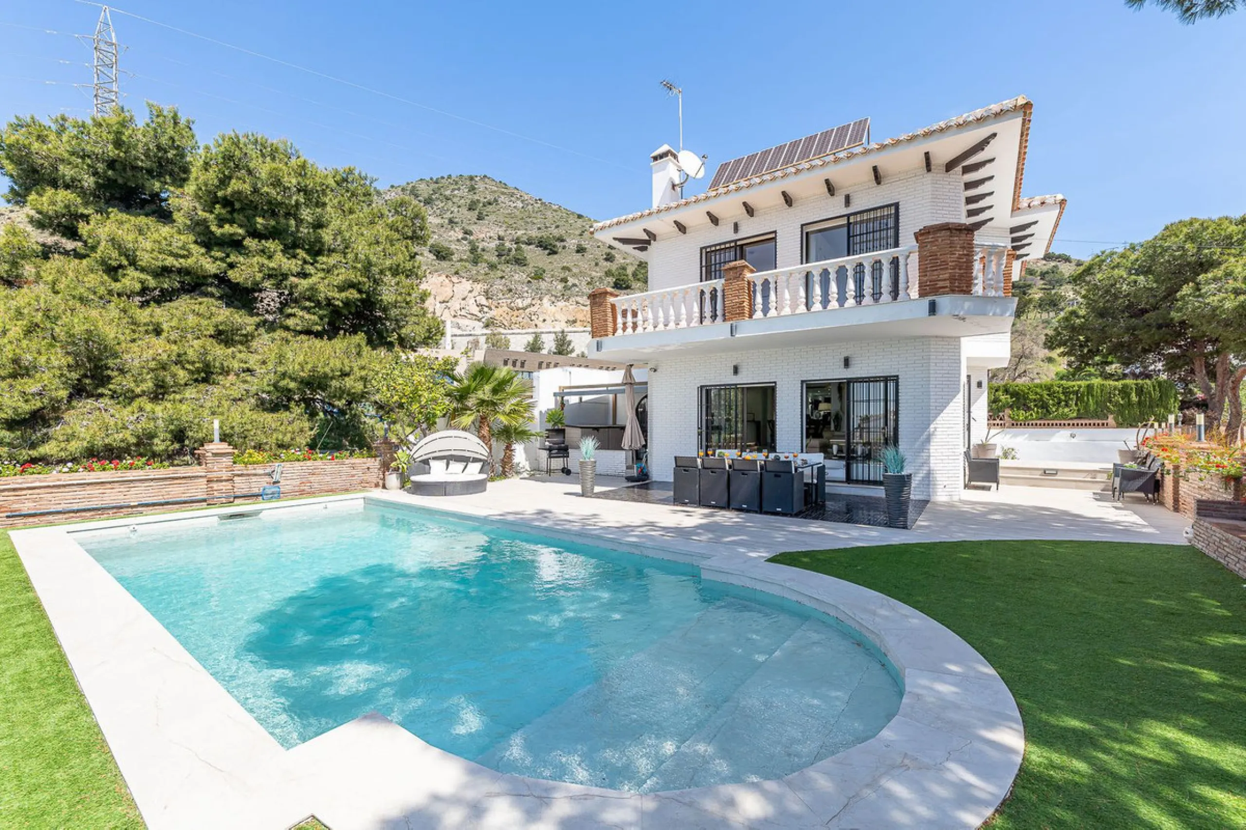 Spectacular Designer Villa in La Capellanía: Luxury, Sea Views, and Tourist License
