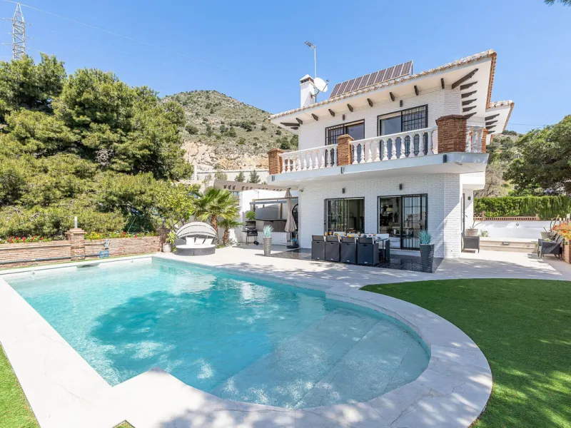 Spectacular Designer Villa in La Capellanía: Luxury, Sea Views, and Tourist License