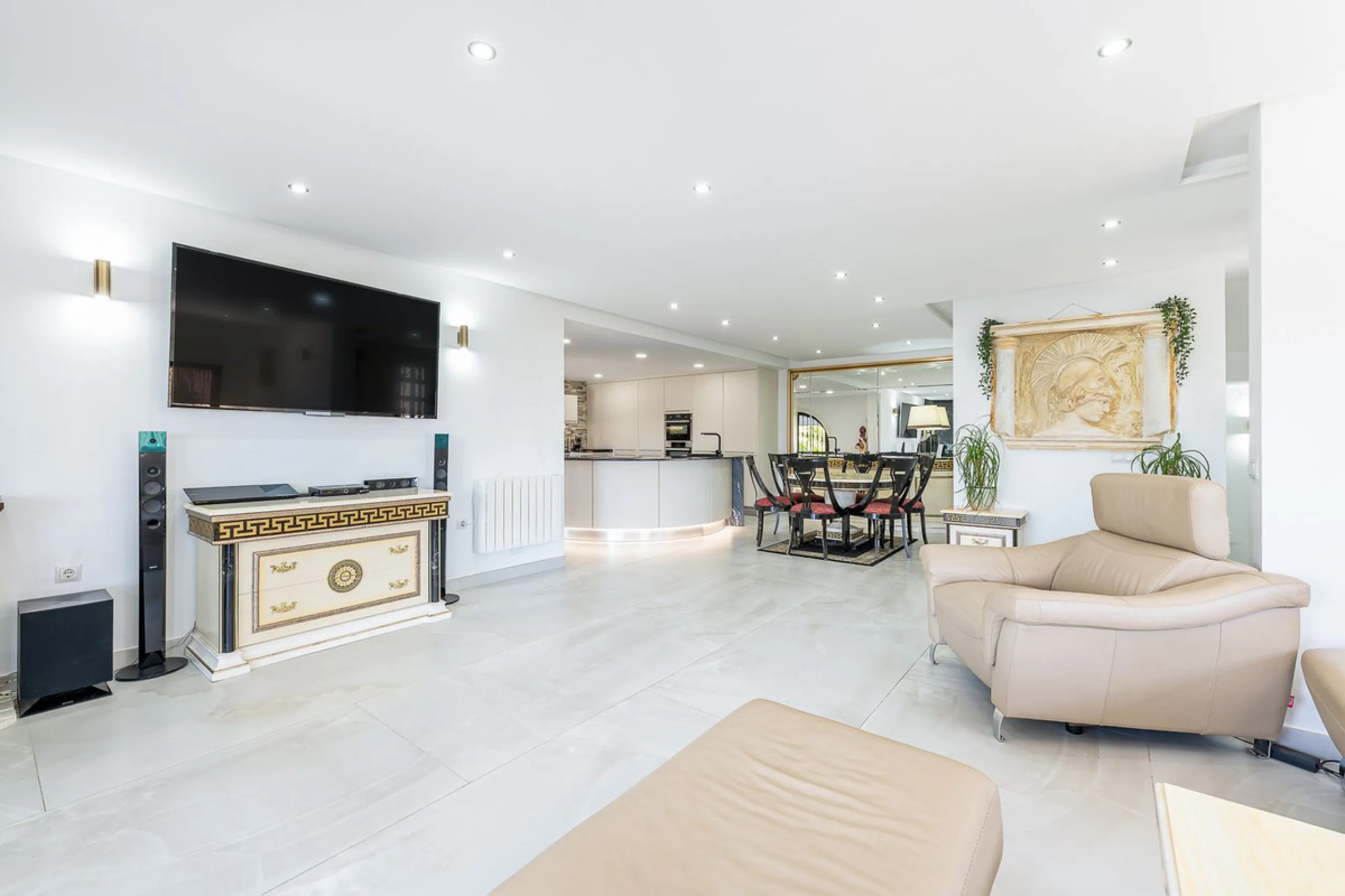 Spectacular Designer Villa in La Capellanía: Luxury, Sea Views, and Tourist License