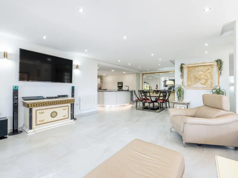 Spectacular Designer Villa in La Capellanía: Luxury, Sea Views, and Tourist License