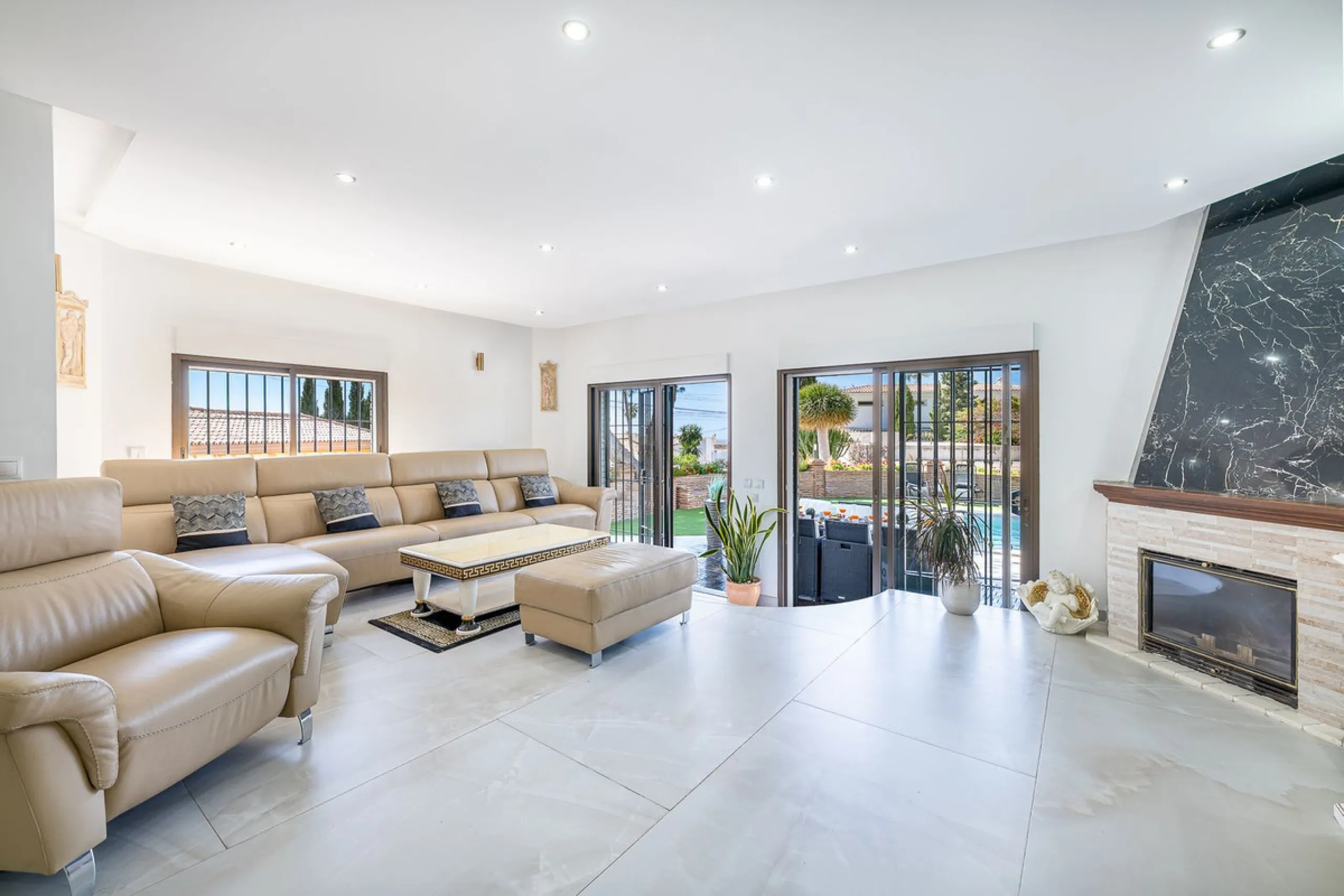 Spectacular Designer Villa in La Capellanía: Luxury, Sea Views, and Tourist License