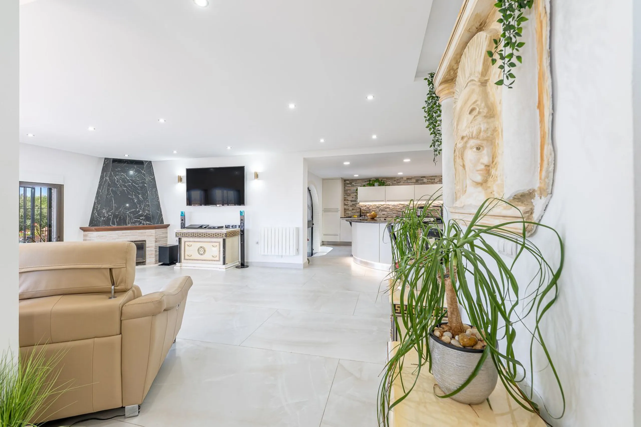 Spectacular Designer Villa in La Capellanía: Luxury, Sea Views, and Tourist License