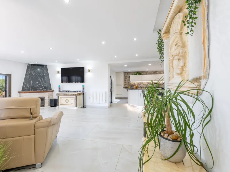 Spectacular Designer Villa in La Capellanía: Luxury, Sea Views, and Tourist License