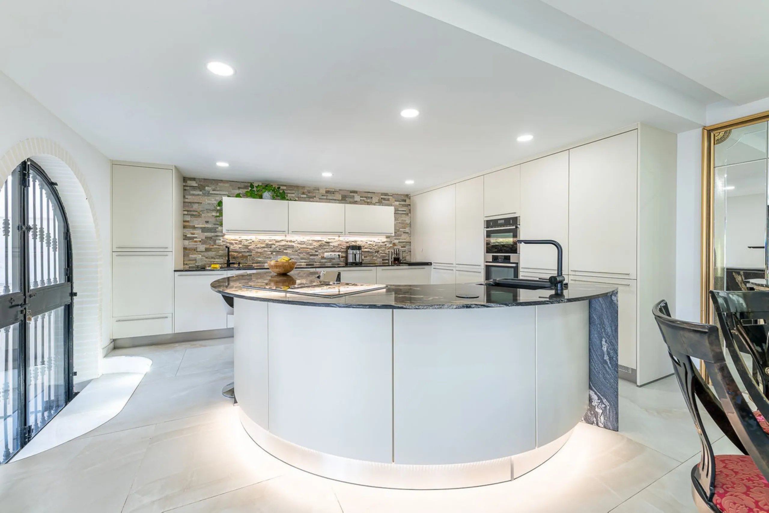 Spectacular Designer Villa in La Capellanía: Luxury, Sea Views, and Tourist License