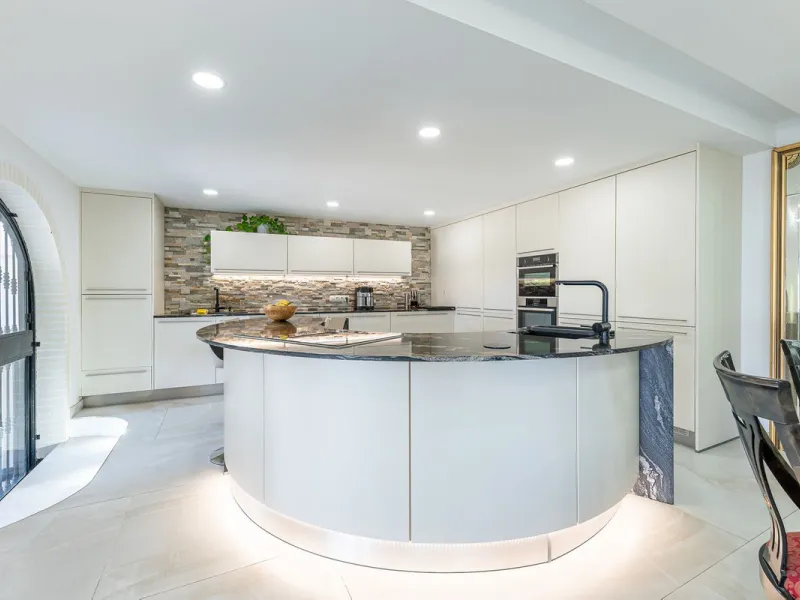 Spectacular Designer Villa in La Capellanía: Luxury, Sea Views, and Tourist License