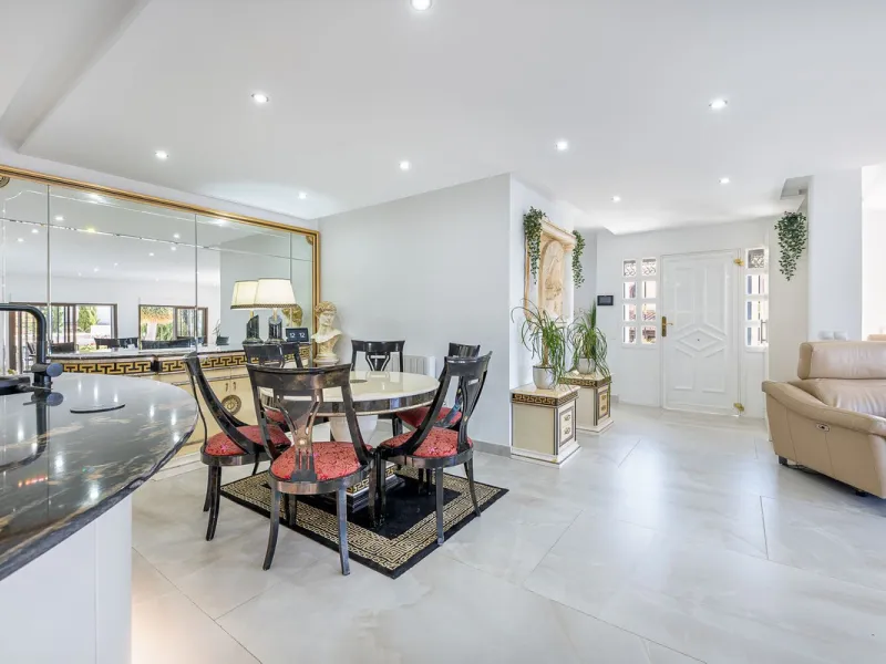 Spectacular Designer Villa in La Capellanía: Luxury, Sea Views, and Tourist License