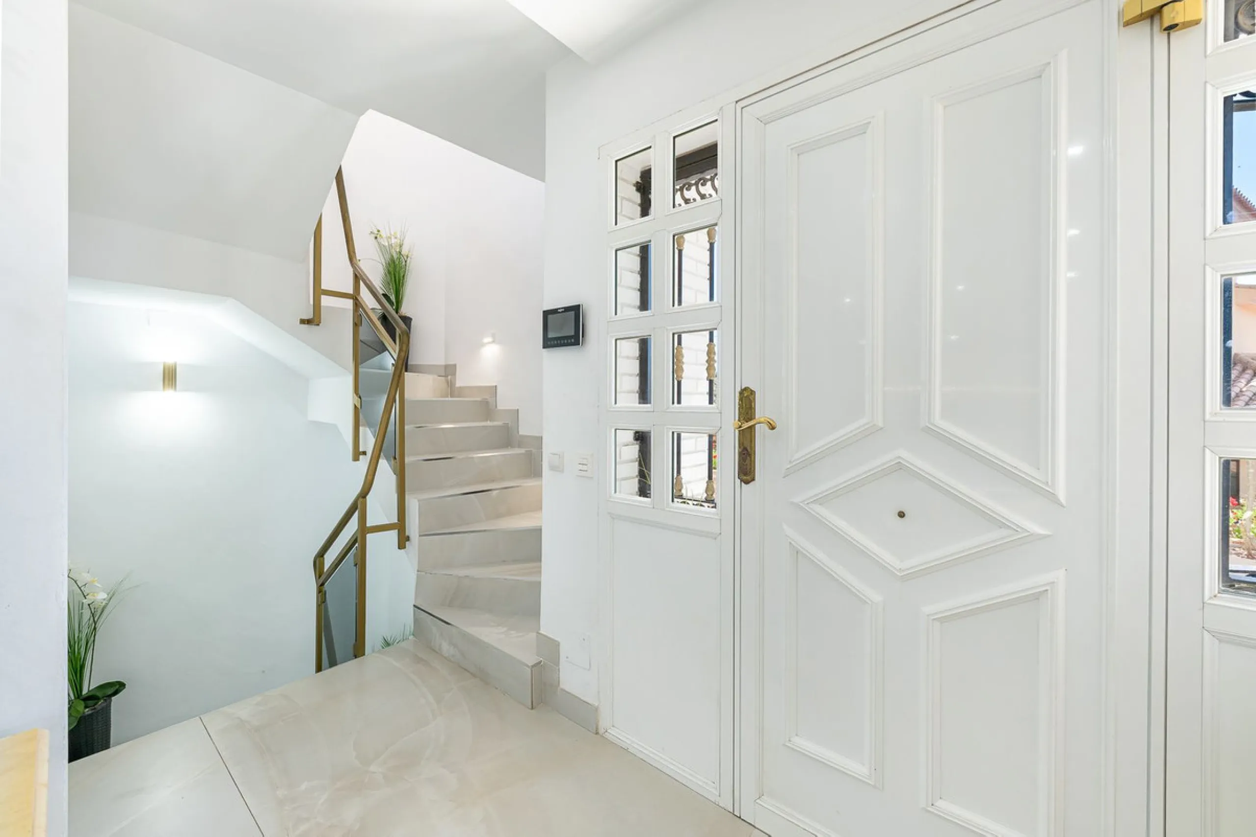 Spectacular Designer Villa in La Capellanía: Luxury, Sea Views, and Tourist License