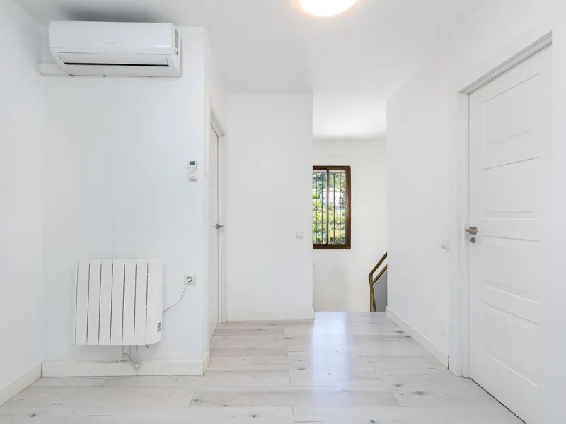 Spectacular Designer Villa in La Capellanía: Luxury, Sea Views, and Tourist License