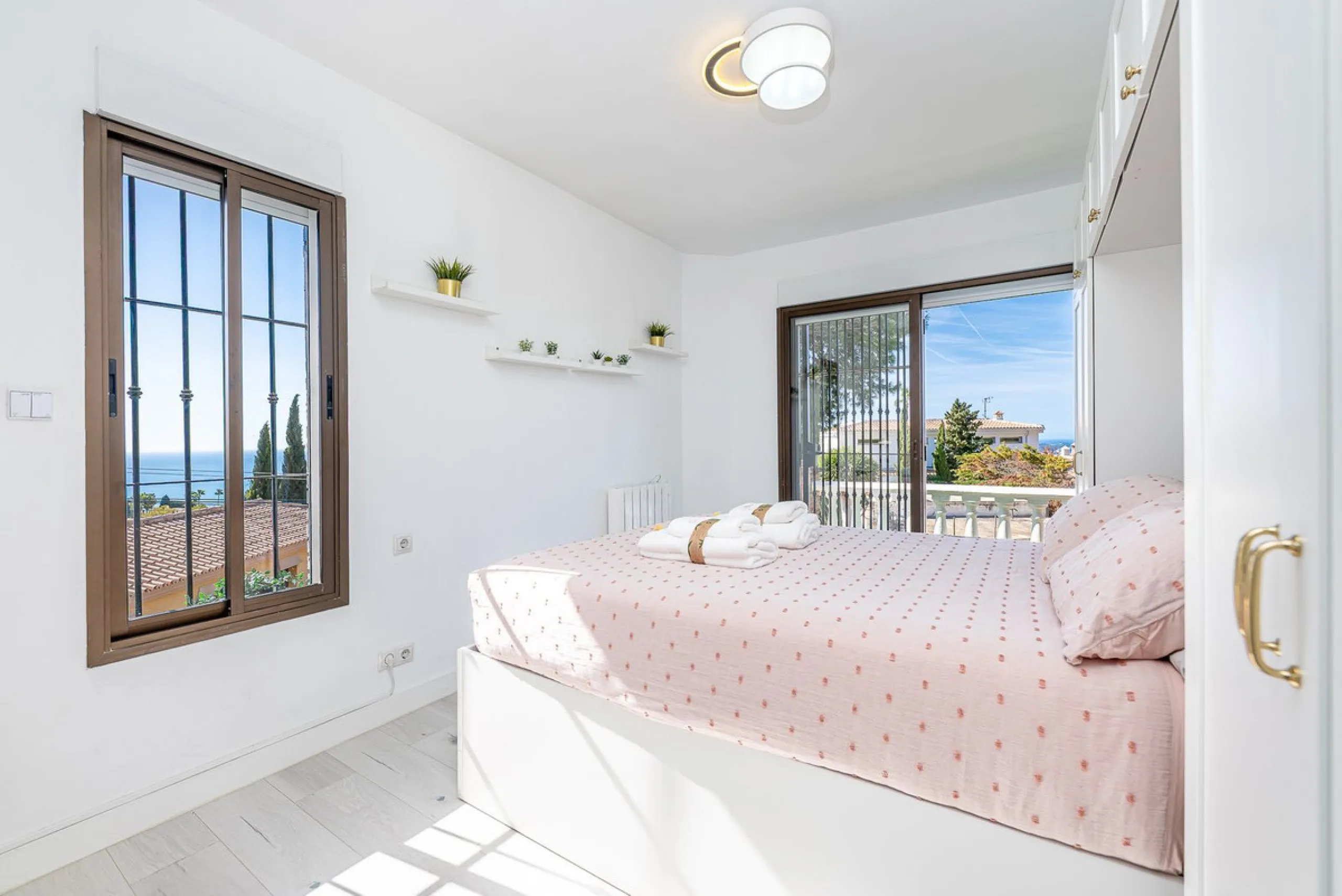 Spectacular Designer Villa in La Capellanía: Luxury, Sea Views, and Tourist License