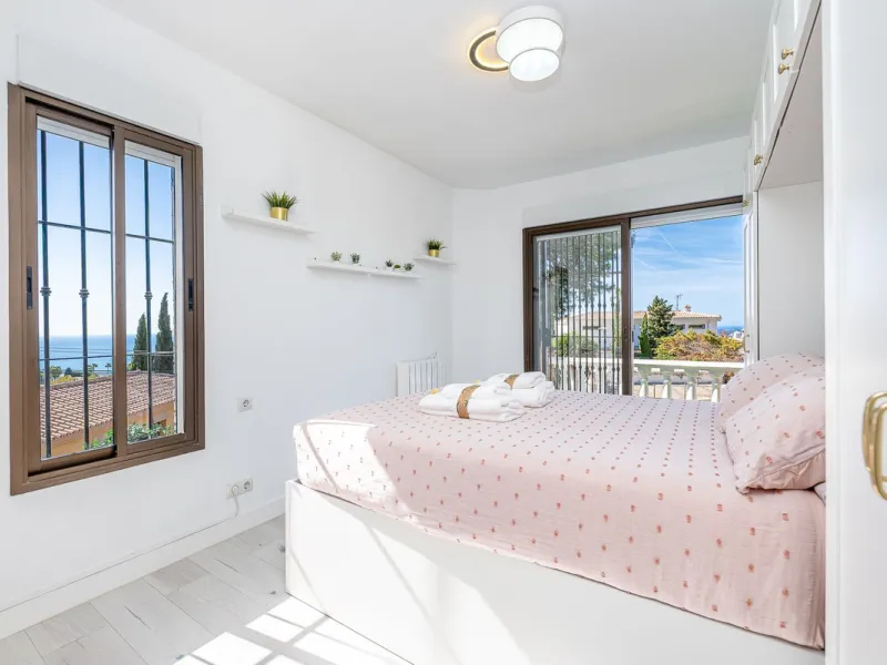 Spectacular Designer Villa in La Capellanía: Luxury, Sea Views, and Tourist License