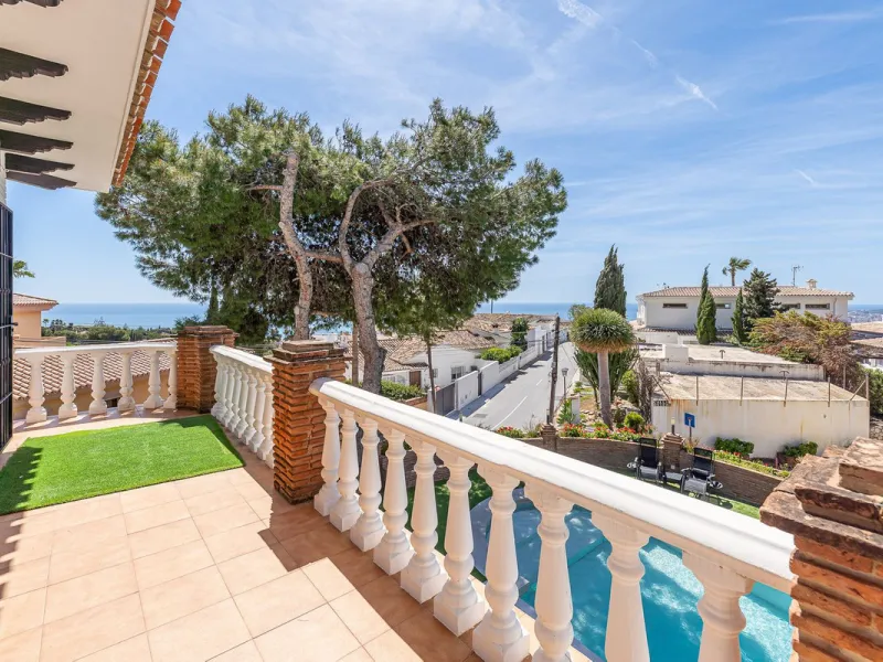 Spectacular Designer Villa in La Capellanía: Luxury, Sea Views, and Tourist License