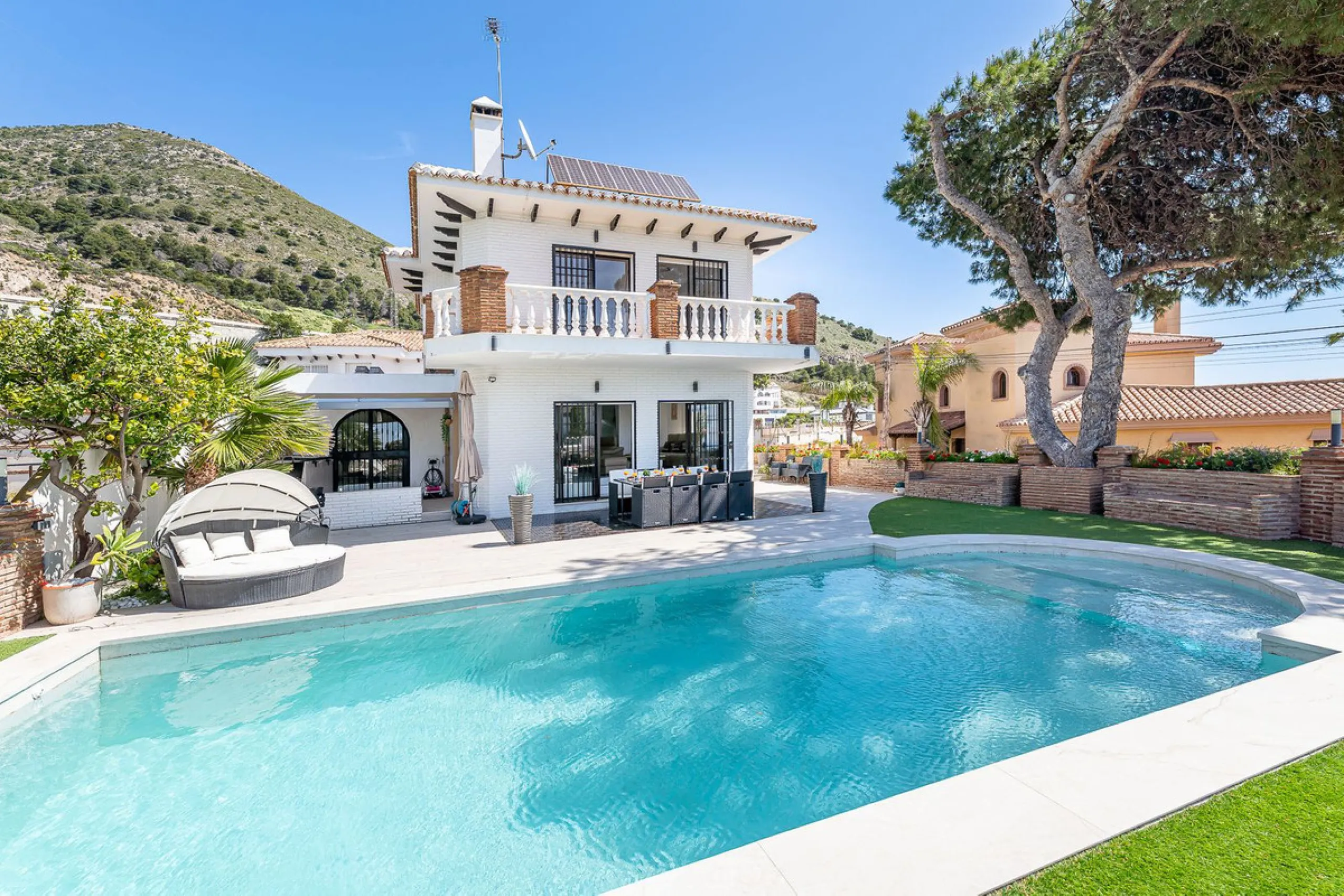 Spectacular Designer Villa in La Capellanía: Luxury, Sea Views, and Tourist License