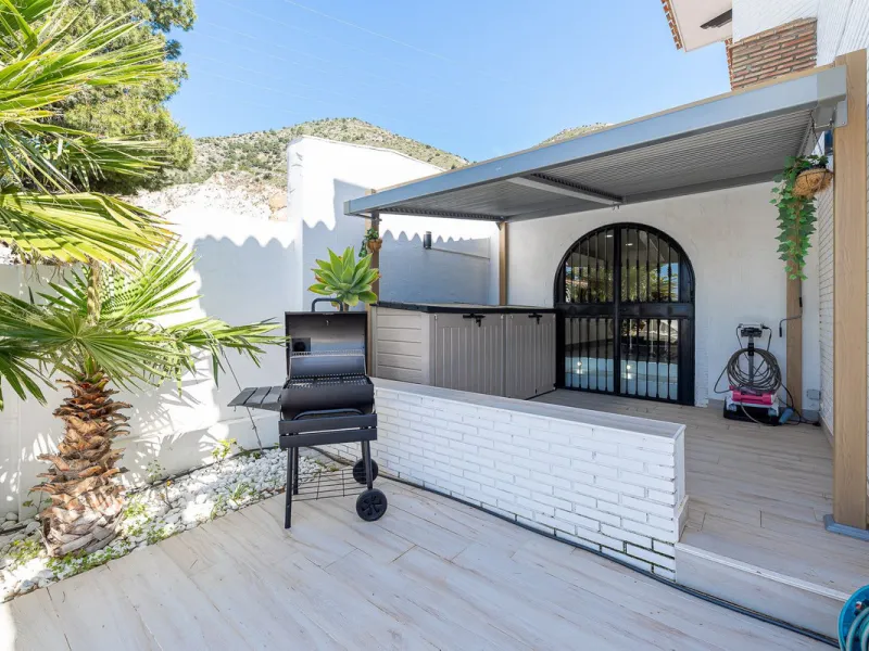 Spectacular Designer Villa in La Capellanía: Luxury, Sea Views, and Tourist License