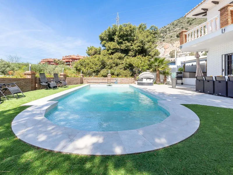 Spectacular Designer Villa in La Capellanía: Luxury, Sea Views, and Tourist License