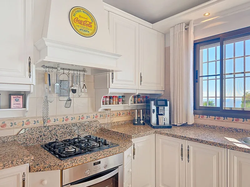 House - Detached Villa в продаже в Sayalonga, Málaga. В доме 5 спален и 4 ванных комнат. Площадь дома 284 м². Площадь участка 7266 м²