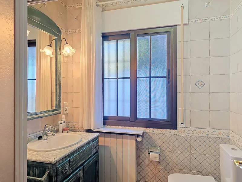 House - Detached Villa в продаже в Sayalonga, Málaga. В доме 5 спален и 4 ванных комнат. Площадь дома 284 м². Площадь участка 7266 м²