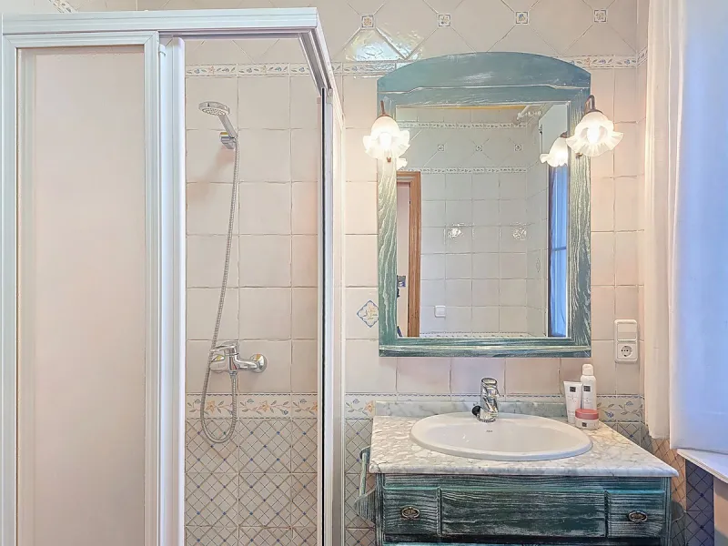 House - Detached Villa в продаже в Sayalonga, Málaga. В доме 5 спален и 4 ванных комнат. Площадь дома 284 м². Площадь участка 7266 м²