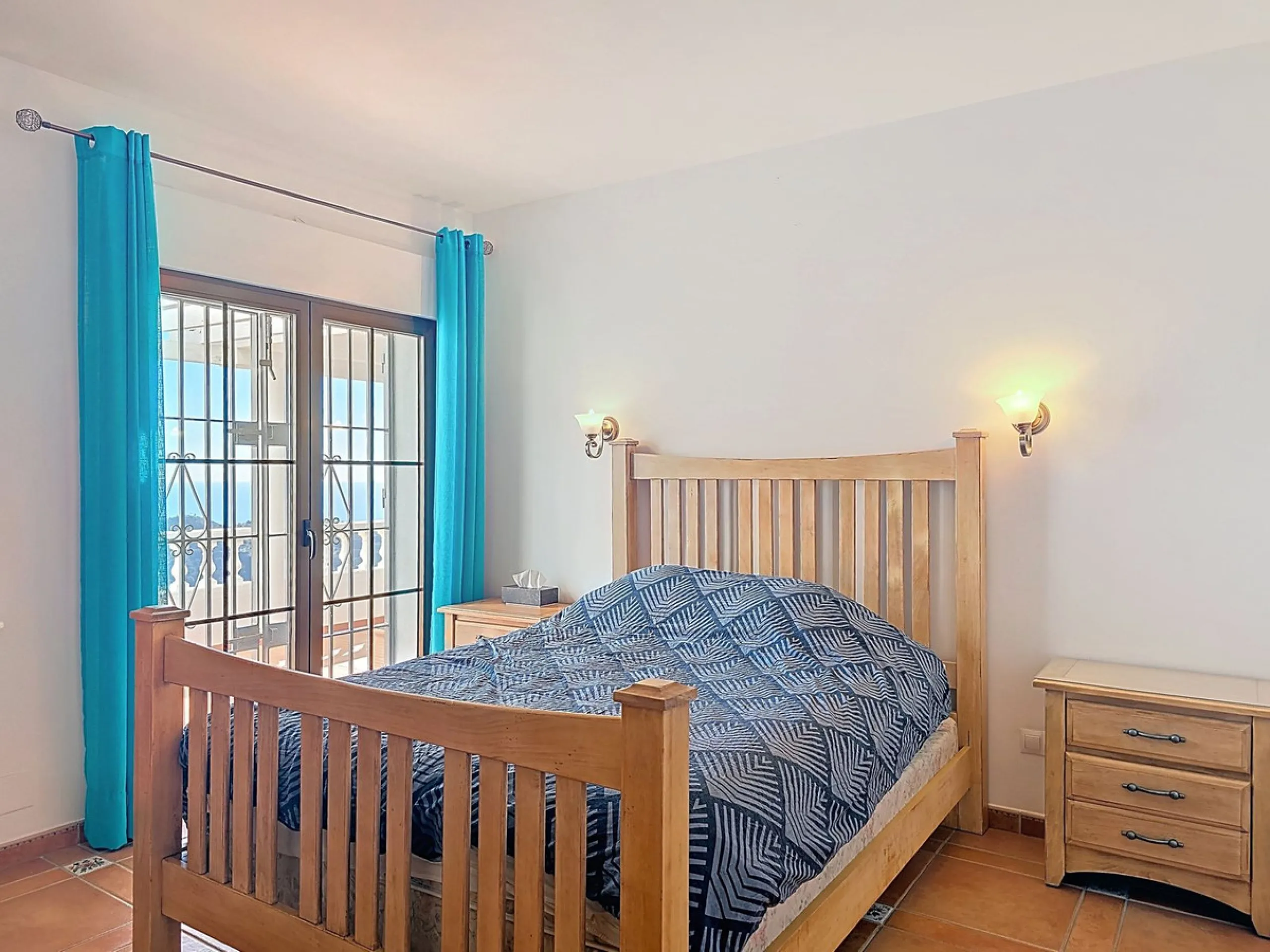 House - Detached Villa в продаже в Sayalonga, Málaga. В доме 5 спален и 4 ванных комнат. Площадь дома 284 м². Площадь участка 7266 м²