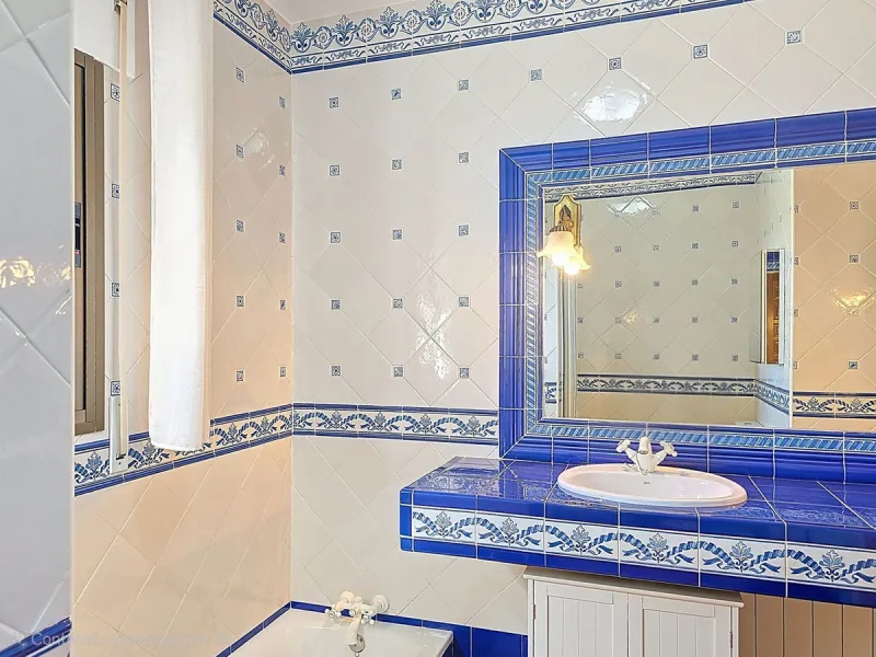 House - Detached Villa в продаже в Sayalonga, Málaga. В доме 5 спален и 4 ванных комнат. Площадь дома 284 м². Площадь участка 7266 м²
