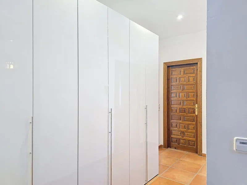 House - Detached Villa в продаже в Sayalonga, Málaga. В доме 5 спален и 4 ванных комнат. Площадь дома 284 м². Площадь участка 7266 м²