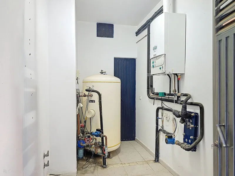 House - Detached Villa в продаже в Sayalonga, Málaga. В доме 5 спален и 4 ванных комнат. Площадь дома 284 м². Площадь участка 7266 м²