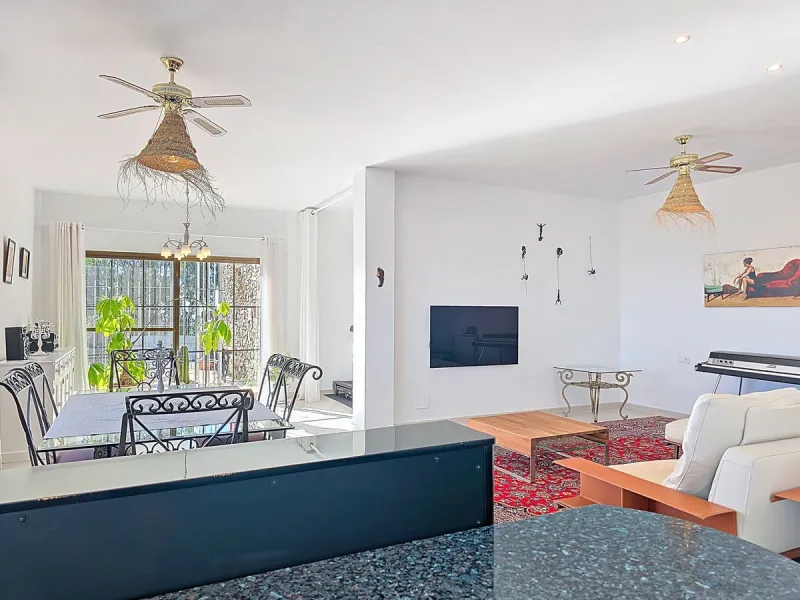 House - Detached Villa в продаже в Sayalonga, Málaga. В доме 5 спален и 4 ванных комнат. Площадь дома 284 м². Площадь участка 7266 м²