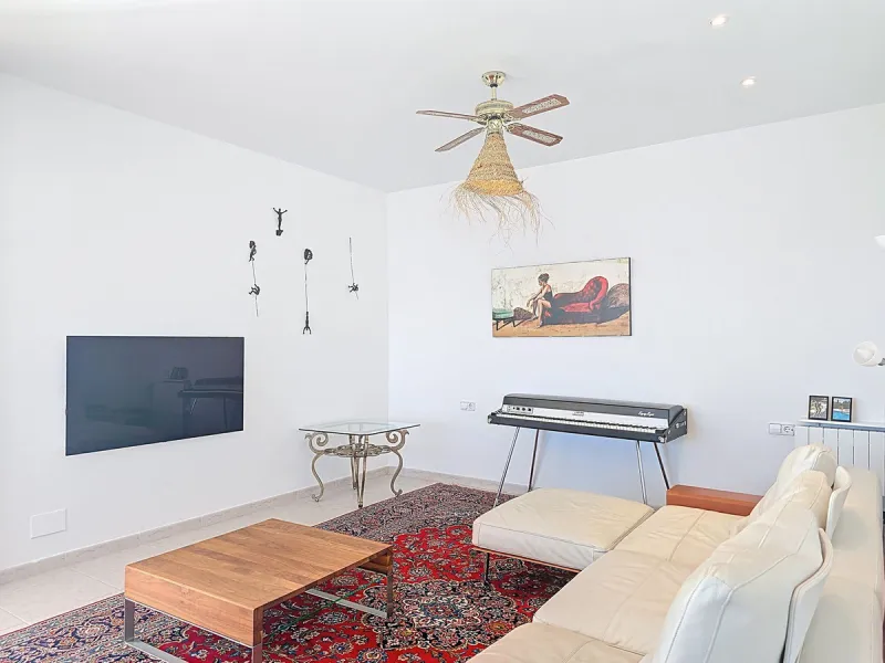 House - Detached Villa в продаже в Sayalonga, Málaga. В доме 5 спален и 4 ванных комнат. Площадь дома 284 м². Площадь участка 7266 м²