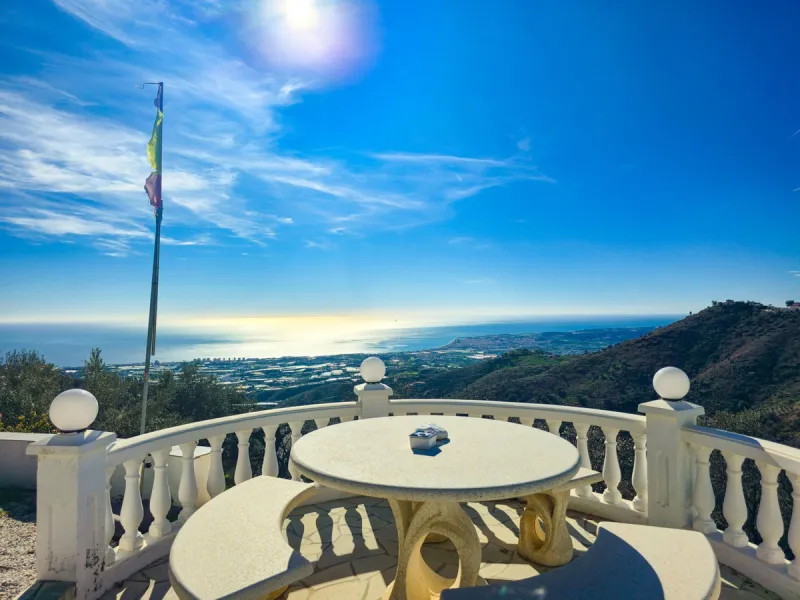Exclusive villa with sea views and complete privacy in Arenas – Costa del Sol
