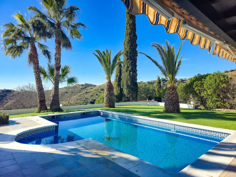 Exclusive villa with sea views and complete privacy in Arenas – Costa del Sol