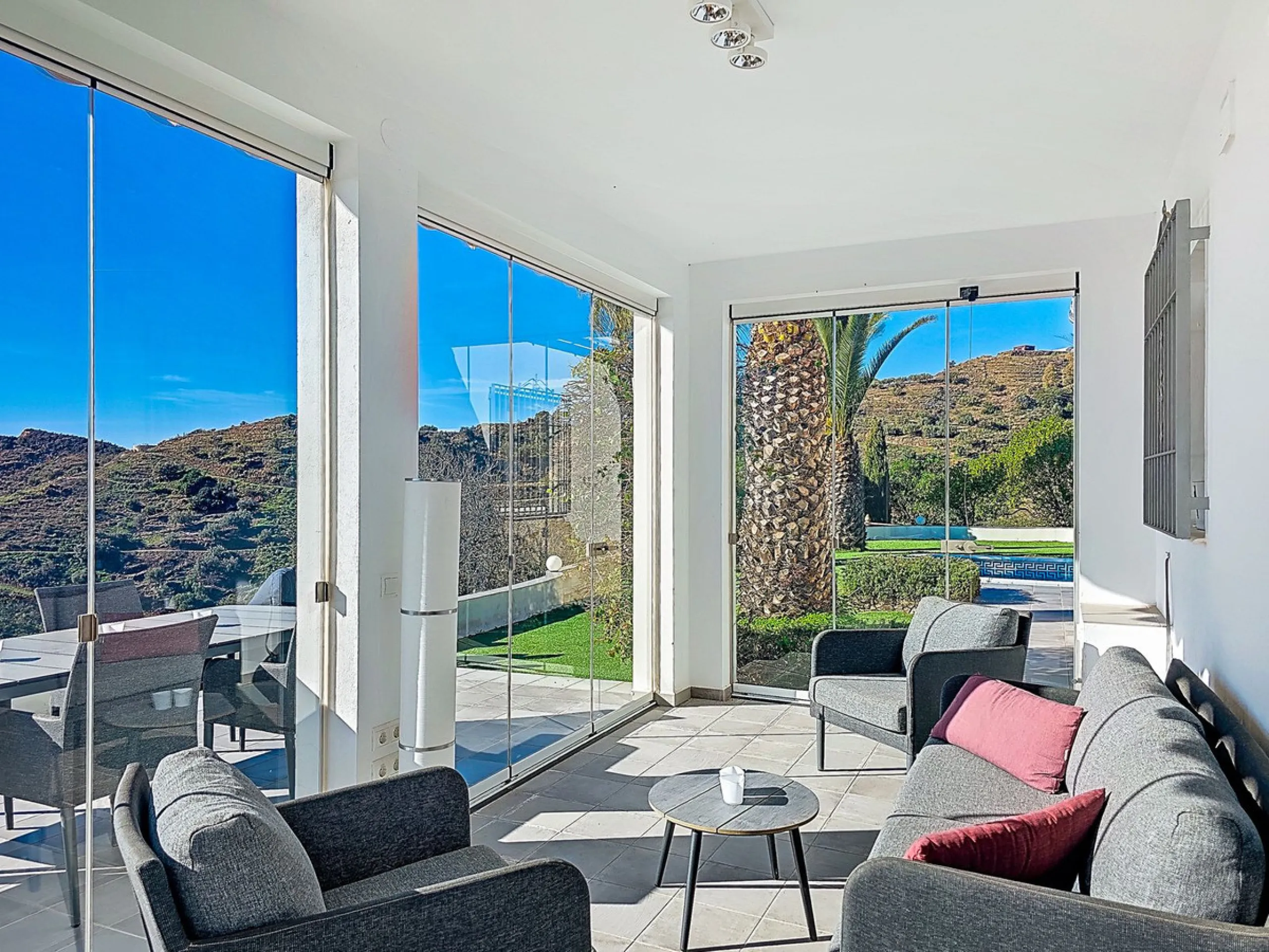 Exclusive villa with sea views and complete privacy in Arenas – Costa del Sol