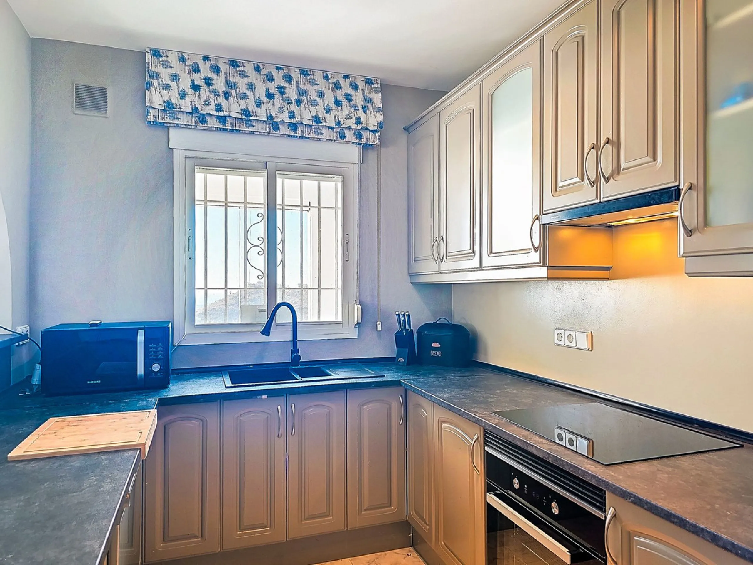 Exclusive villa with sea views and complete privacy in Arenas – Costa del Sol