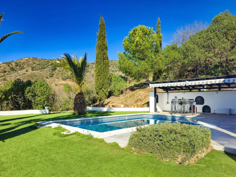 Exclusive villa with sea views and complete privacy in Arenas – Costa del Sol